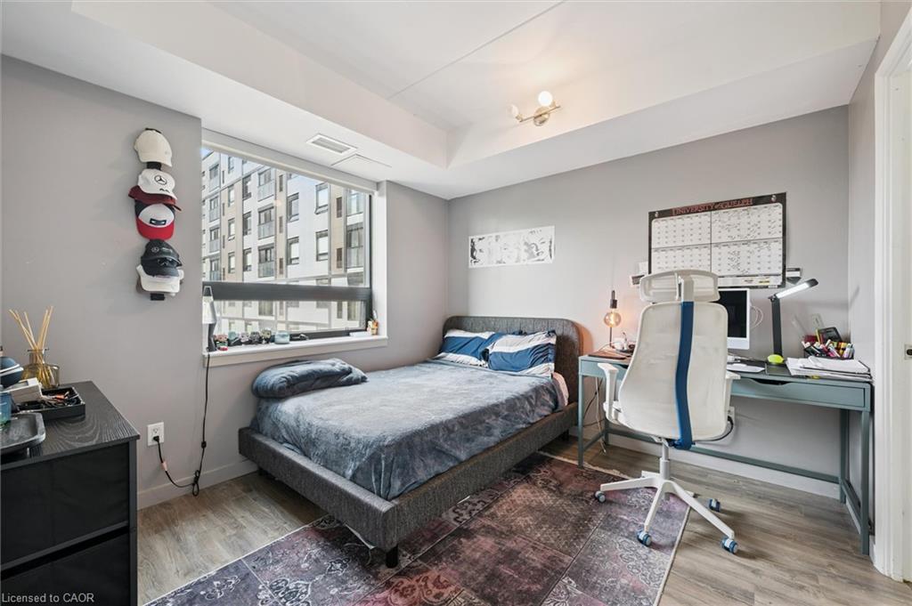 220-1291 Gordon Street, Guelph, ON - Indoor Photo Showing Bedroom