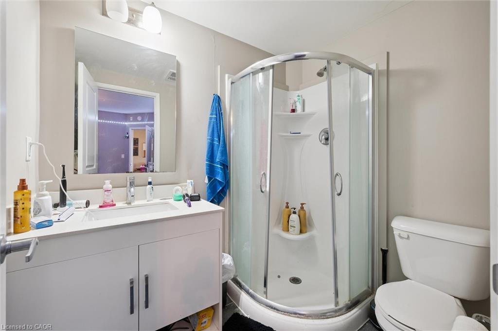 220-1291 Gordon Street, Guelph, ON - Indoor Photo Showing Bathroom