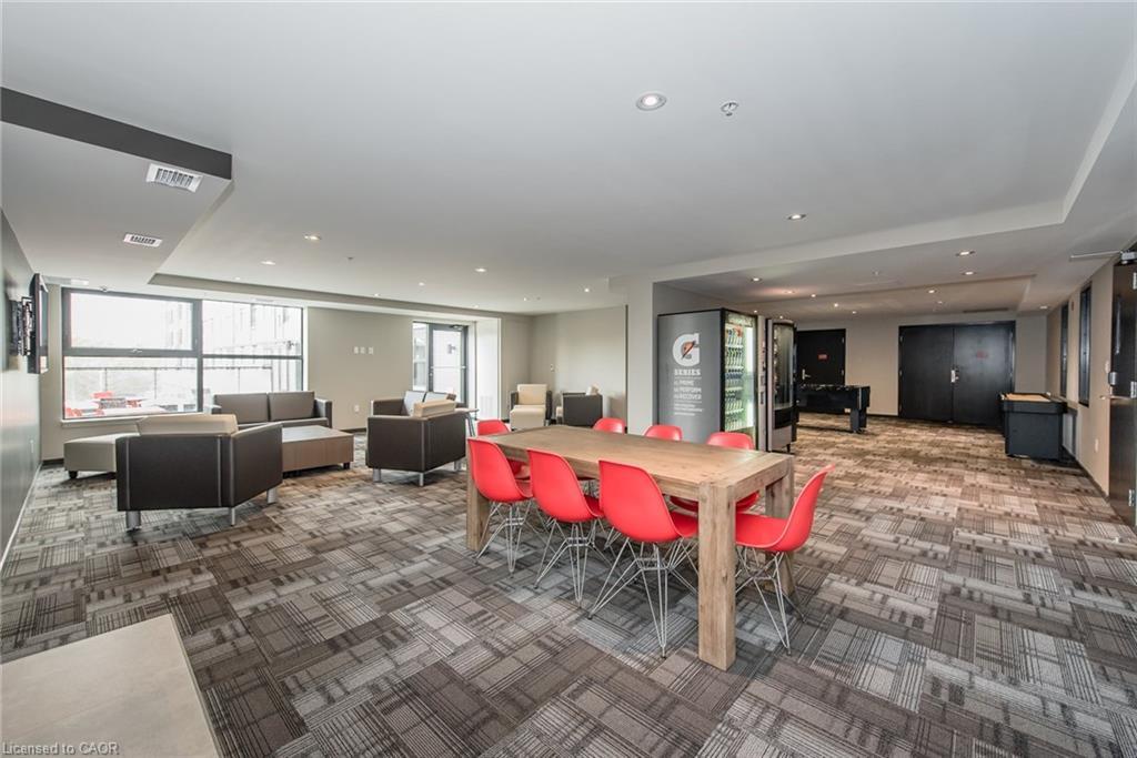 220-1291 Gordon Street, Guelph, ON - Indoor Photo Showing Other Room