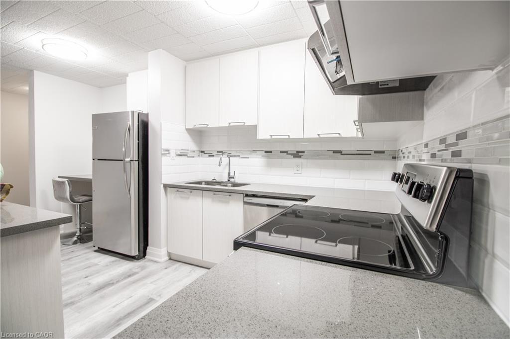8-6287 O'Neil Street, Niagara Falls, ON - Indoor Photo Showing Kitchen