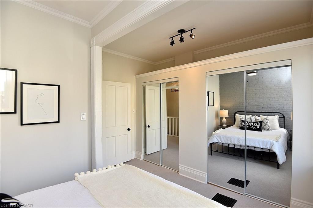 277 Main Street W, Hamilton, ON - Indoor Photo Showing Bedroom