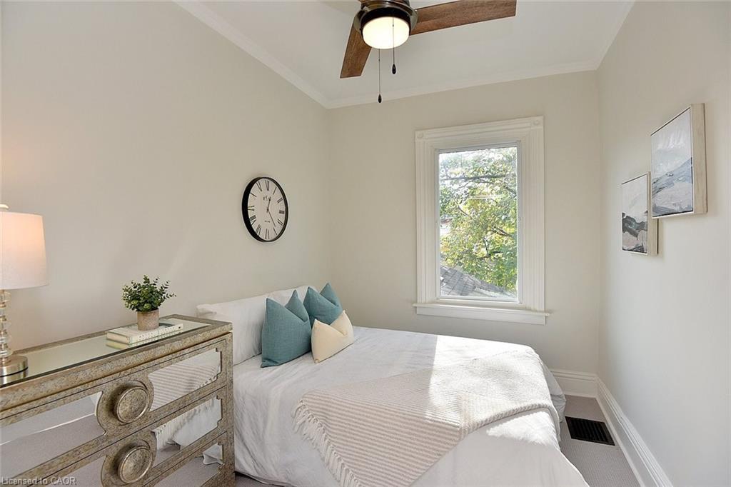 277 Main Street W, Hamilton, ON - Indoor Photo Showing Bedroom