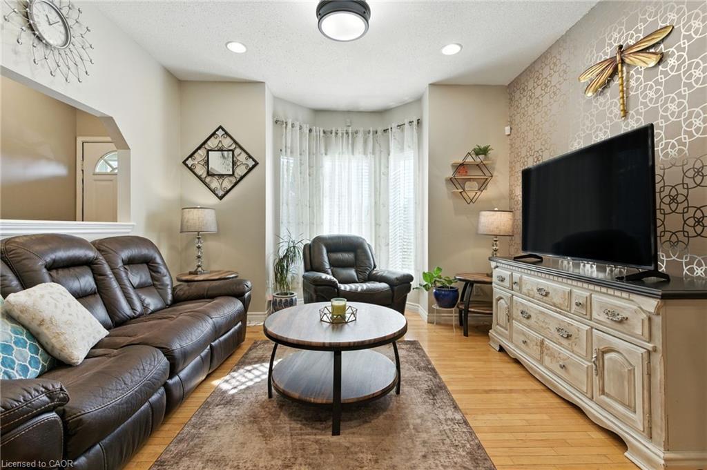 487 Catharine Street N, Hamilton, ON - Indoor Photo Showing Living Room