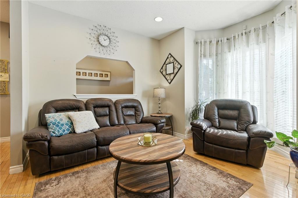 487 Catharine Street N, Hamilton, ON - Indoor Photo Showing Living Room
