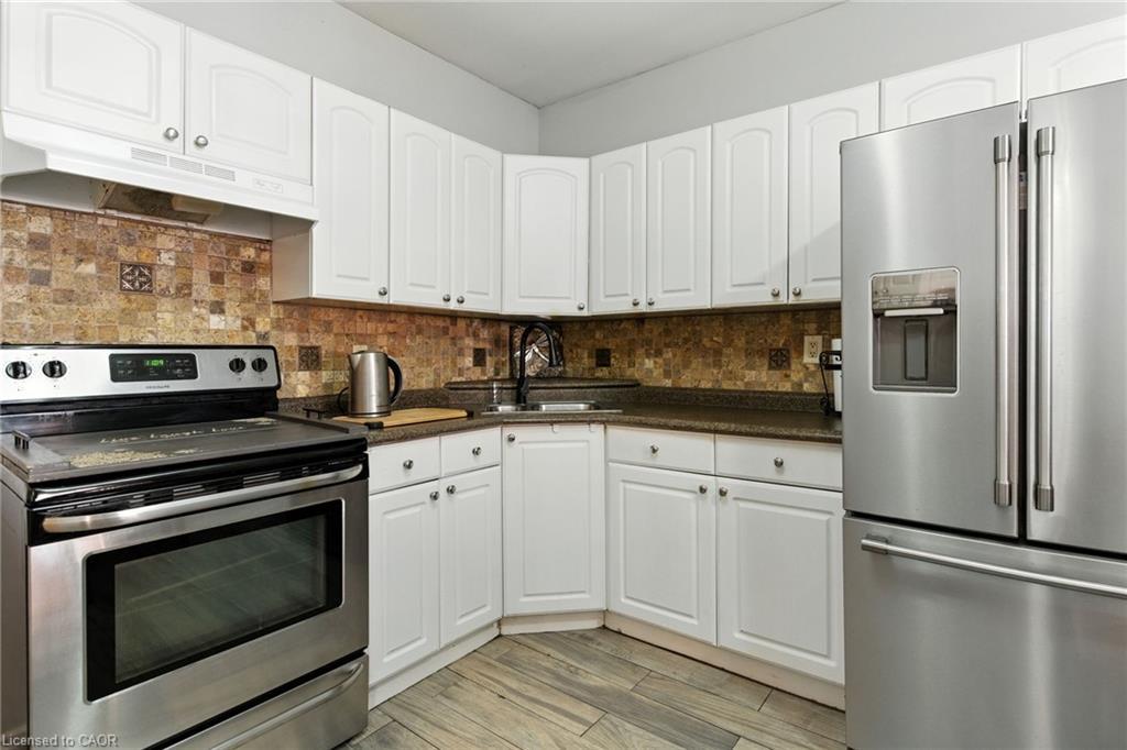487 Catharine Street N, Hamilton, ON - Indoor Photo Showing Kitchen
