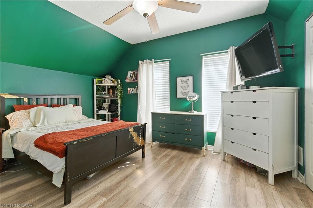 487 Catharine Street N, Hamilton, ON - Indoor Photo Showing Bedroom