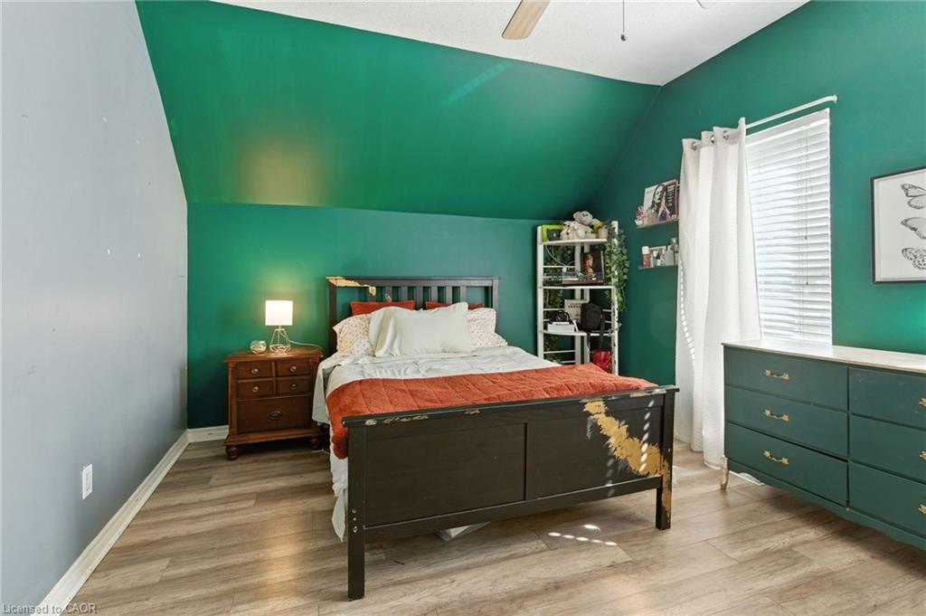 487 Catharine Street N, Hamilton, ON - Indoor Photo Showing Bedroom