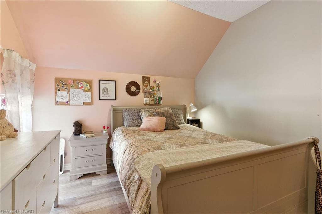 487 Catharine Street N, Hamilton, ON - Indoor Photo Showing Bedroom