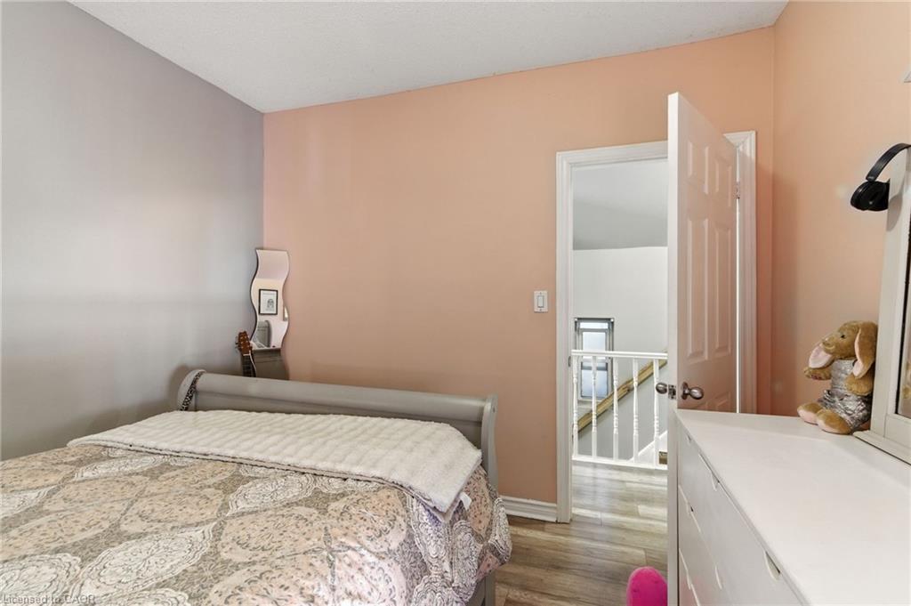 487 Catharine Street N, Hamilton, ON - Indoor Photo Showing Bedroom