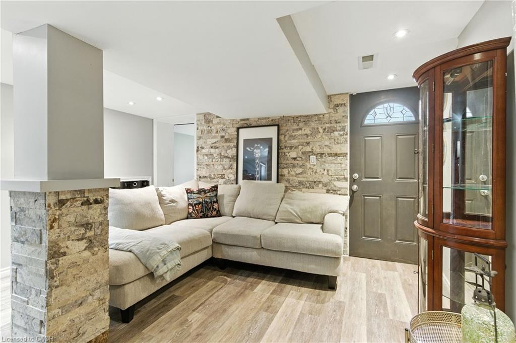 487 Catharine Street N, Hamilton, ON - Indoor Photo Showing Living Room