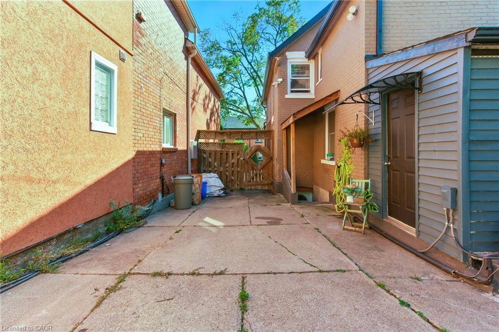 487 Catharine Street N, Hamilton, ON - Outdoor With Exterior