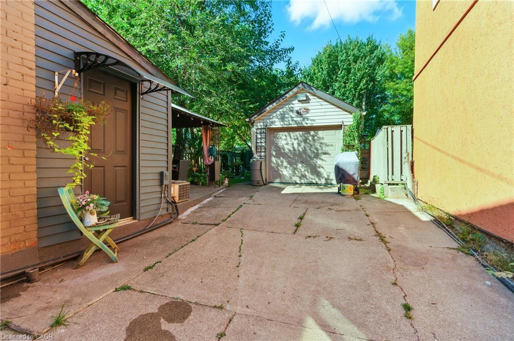 487 Catharine Street N, Hamilton, ON - Outdoor With Exterior