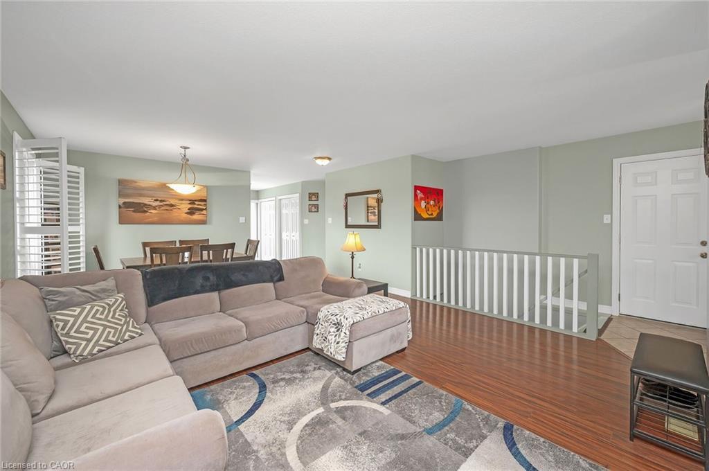 307 Brant County Rd #18, Brantford, ON - Indoor Photo Showing Living Room