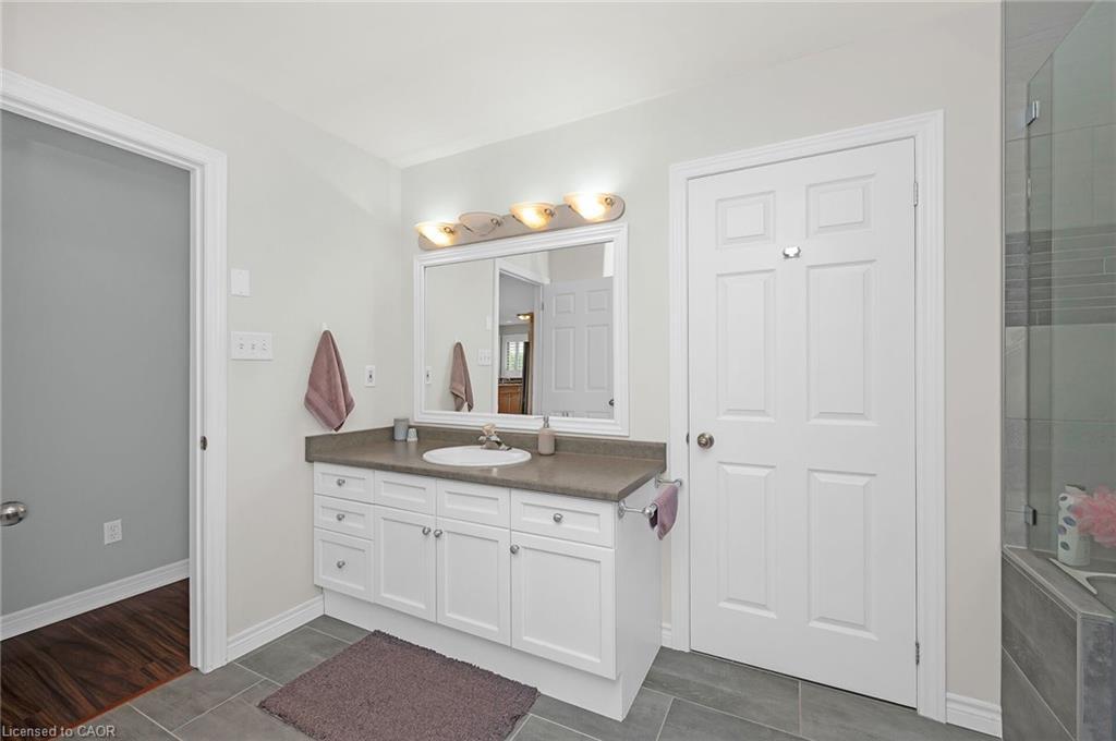 307 Brant County Rd #18, Brantford, ON - Indoor Photo Showing Bathroom