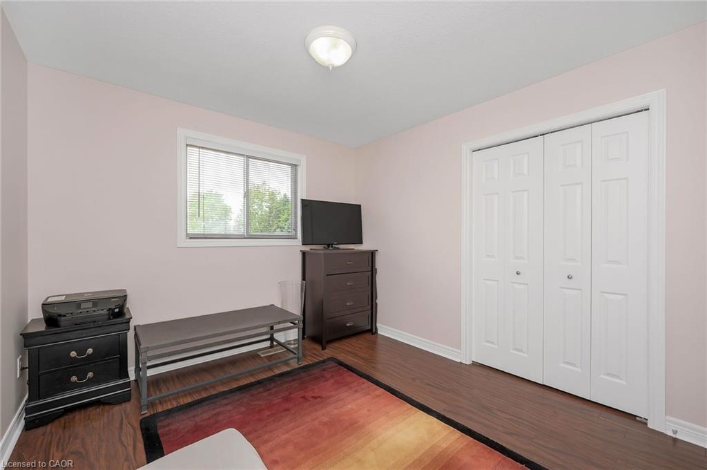 307 Brant County Rd #18, Brantford, ON - Indoor Photo Showing Bedroom