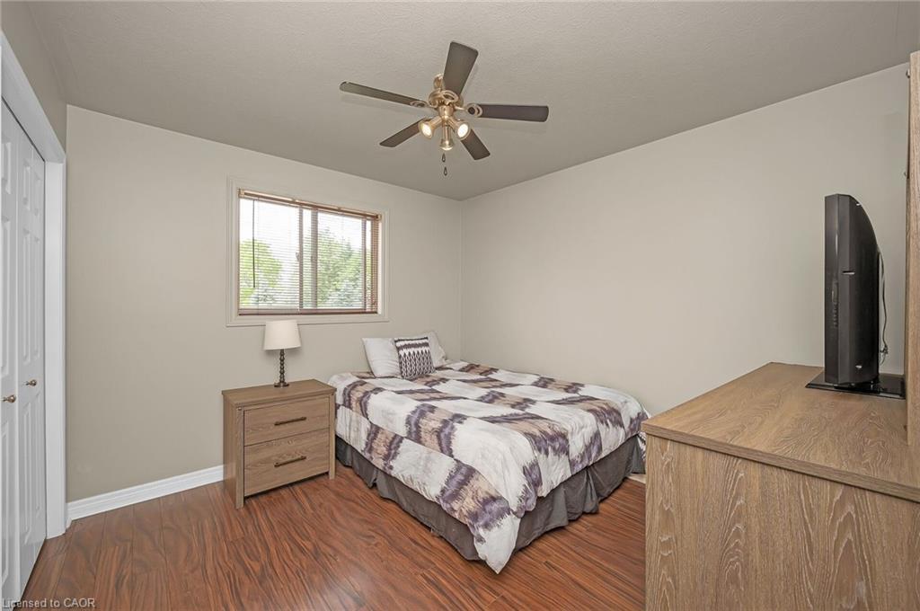 307 Brant County Rd #18, Brantford, ON - Indoor Photo Showing Bedroom