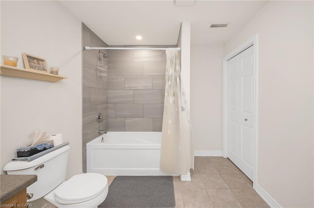 307 Brant County Rd #18, Brantford, ON - Indoor Photo Showing Bathroom