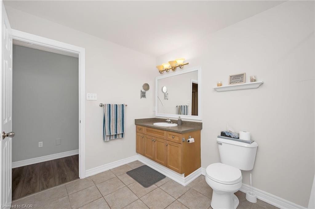 307 Brant County Rd #18, Brantford, ON - Indoor Photo Showing Bathroom