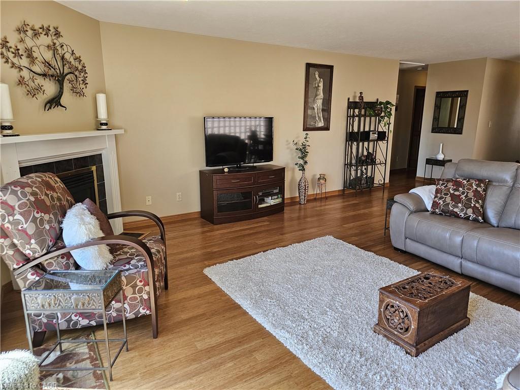 11-42 Donly Drive S, Simcoe, ON - Indoor Photo Showing Living Room With Fireplace