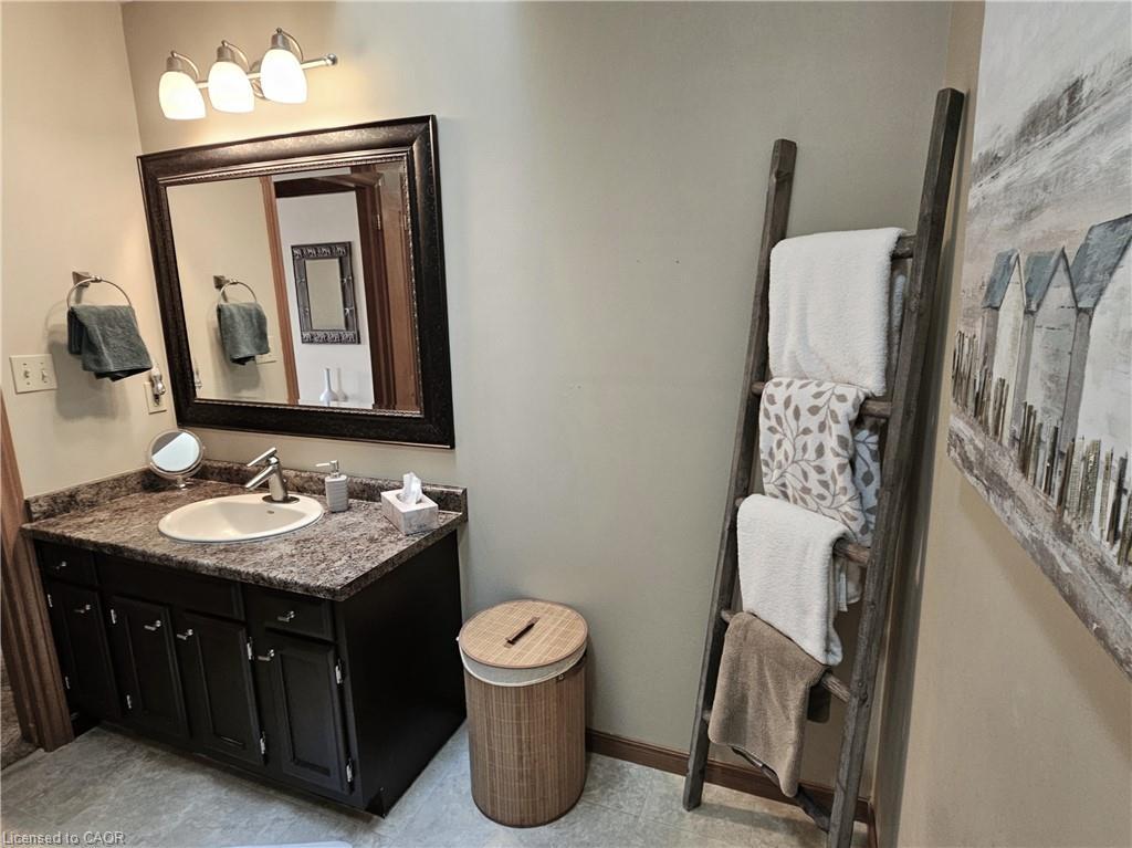 11-42 Donly Drive S, Simcoe, ON - Indoor Photo Showing Bathroom