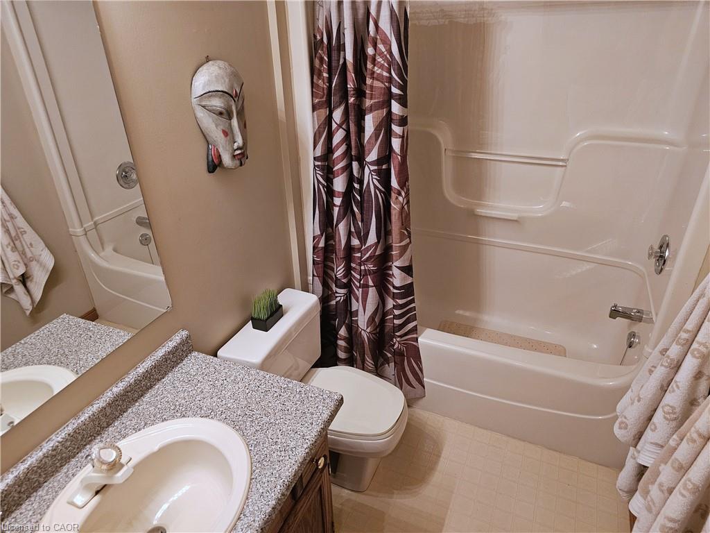 11-42 Donly Drive S, Simcoe, ON - Indoor Photo Showing Bathroom