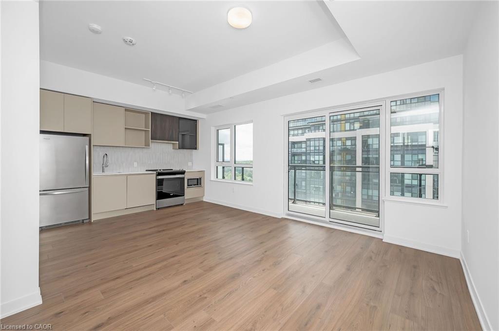718-395 Dundas Street, Oakville, ON - Indoor Photo Showing Kitchen