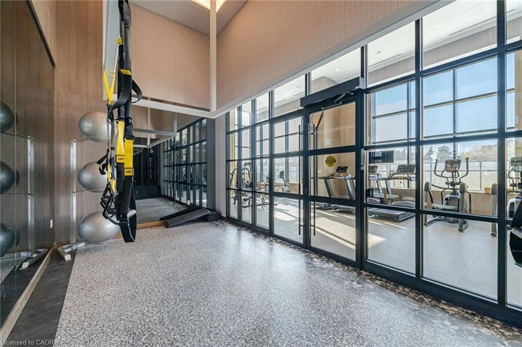 718-395 Dundas Street, Oakville, ON - Indoor Photo Showing Gym Room