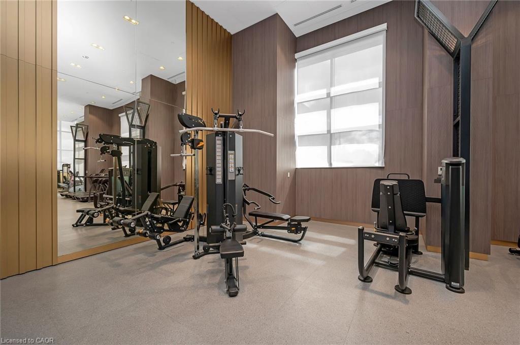 718-395 Dundas Street, Oakville, ON - Indoor Photo Showing Gym Room
