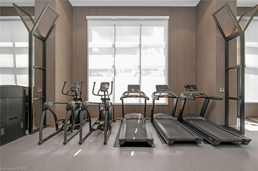 718-395 Dundas Street, Oakville, ON - Indoor Photo Showing Gym Room