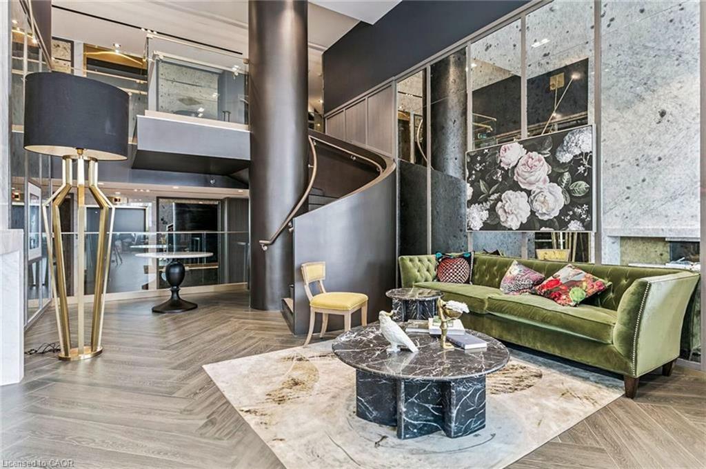 718-395 Dundas Street, Oakville, ON - Indoor