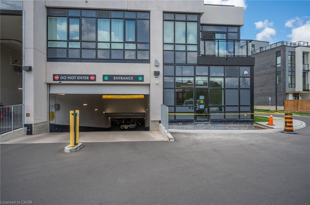 718-395 Dundas Street, Oakville, ON - Outdoor