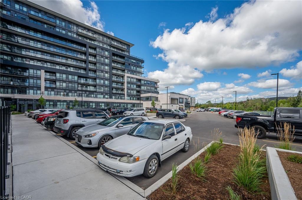 718-395 Dundas Street, Oakville, ON - Outdoor