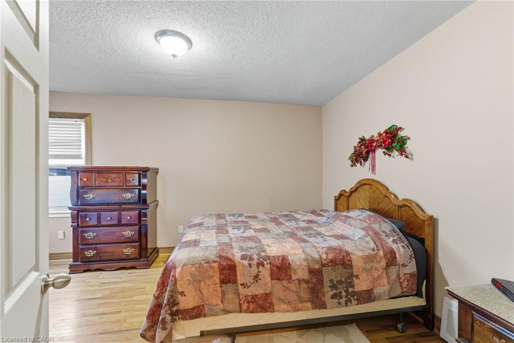 446 East 42Nd Street, Hamilton, ON - Indoor Photo Showing Bedroom