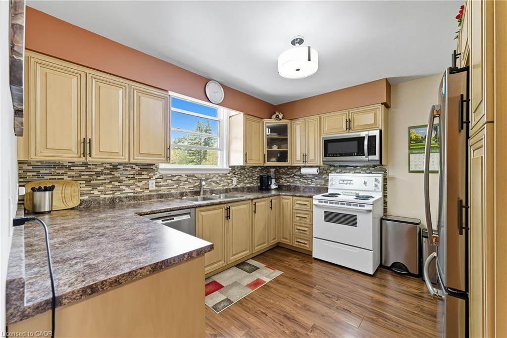 446 East 42Nd Street, Hamilton, ON - Indoor Photo Showing Kitchen