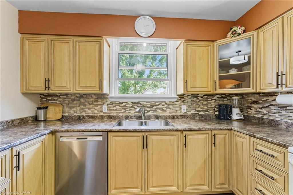 446 East 42Nd Street, Hamilton, ON - Indoor Photo Showing Kitchen With Double Sink