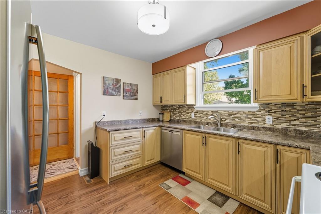 446 East 42Nd Street, Hamilton, ON - Indoor Photo Showing Kitchen With Double Sink