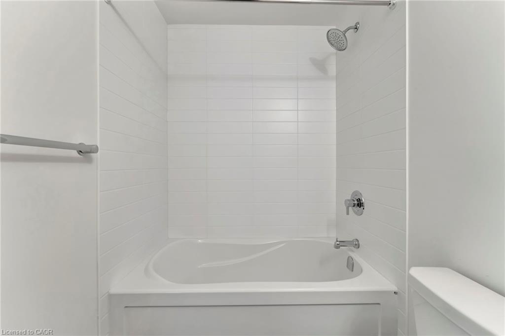 101-107 Roger Street, Waterloo, ON - Indoor Photo Showing Bathroom