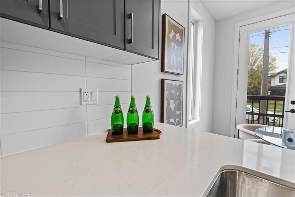 45-99 Roger Street, Waterloo, ON - Indoor Photo Showing Kitchen
