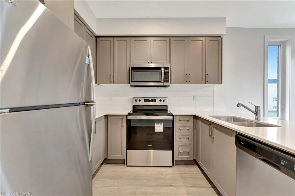 45-99 Roger Street, Waterloo, ON - Indoor Photo Showing Kitchen With Double Sink