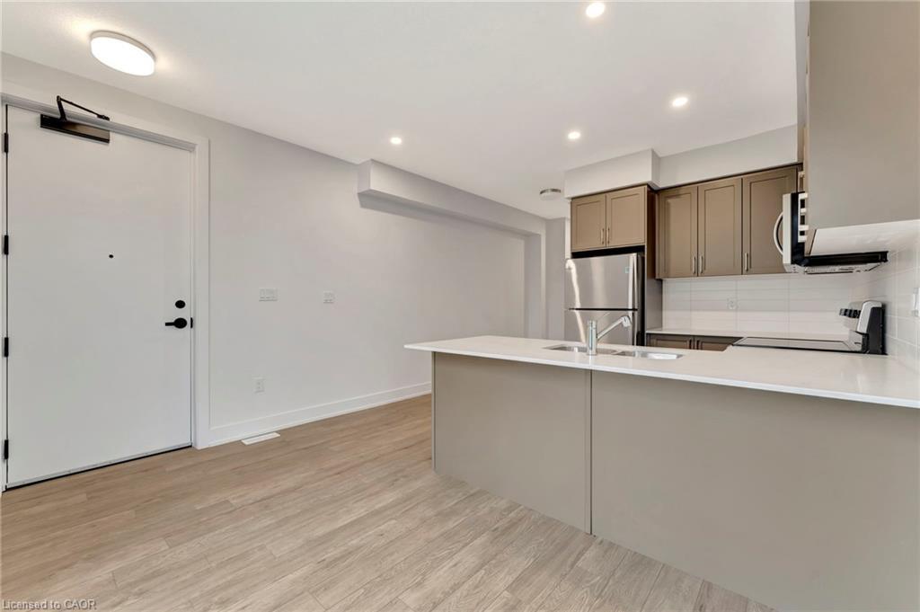 45-99 Roger Street, Waterloo, ON - Indoor Photo Showing Kitchen With Double Sink