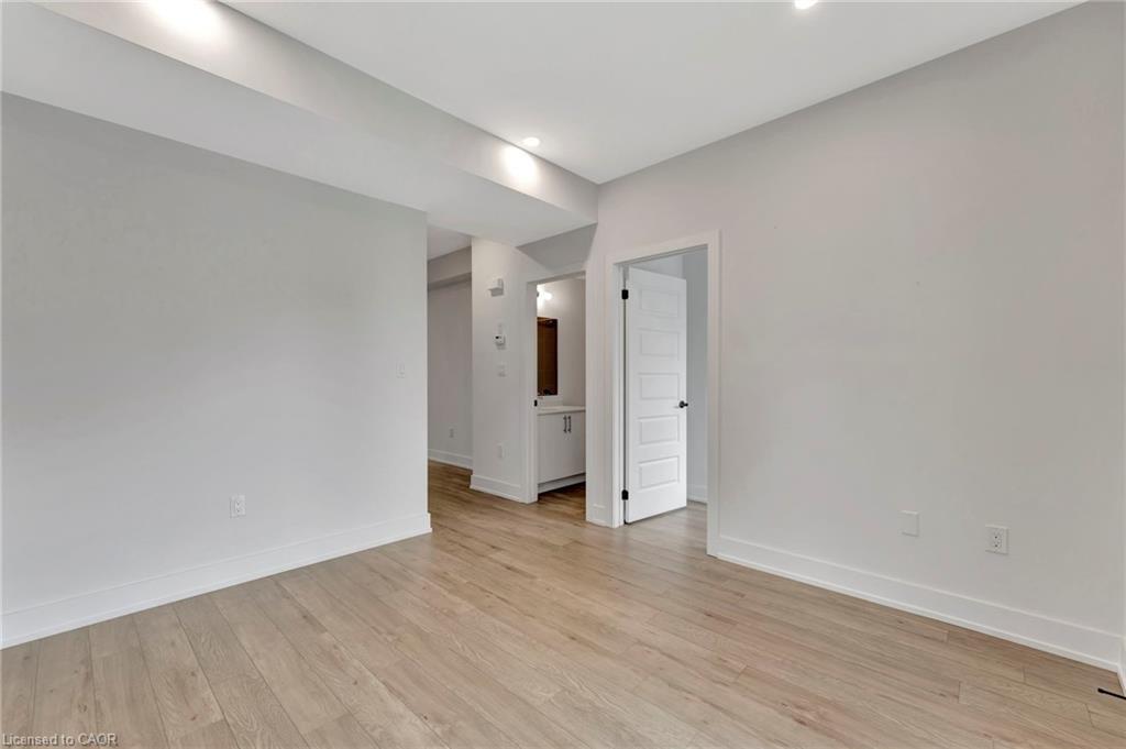 45-99 Roger Street, Waterloo, ON - Indoor Photo Showing Other Room