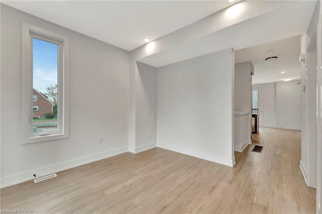 45-99 Roger Street, Waterloo, ON - Indoor Photo Showing Other Room