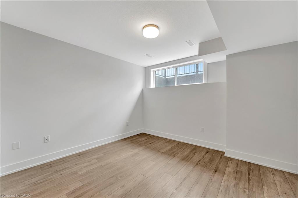 45-99 Roger Street, Waterloo, ON - Indoor Photo Showing Other Room