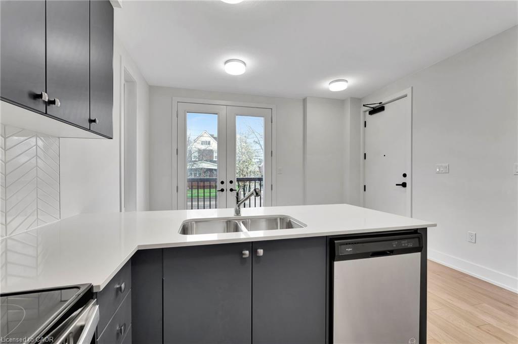 53-99 Roger Street, Waterloo, ON - Indoor Photo Showing Kitchen With Double Sink