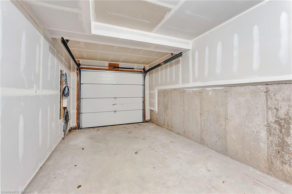 53-99 Roger Street, Waterloo, ON - Indoor Photo Showing Garage