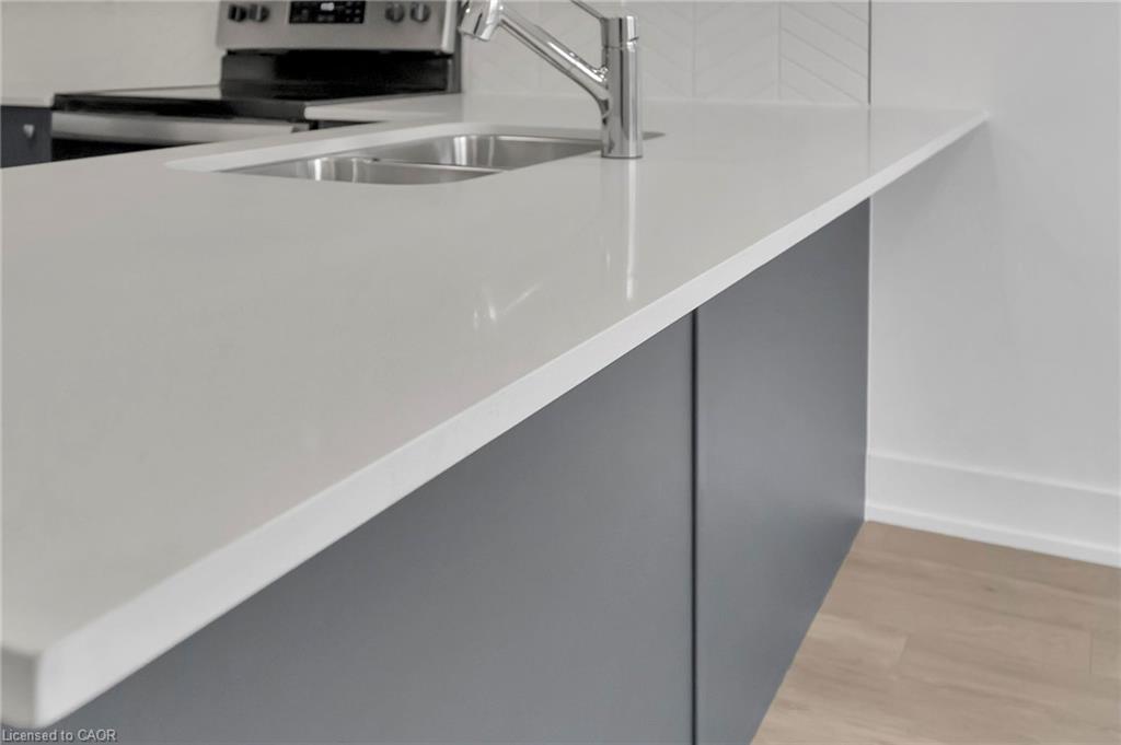 53-99 Roger Street, Waterloo, ON - Indoor Photo Showing Kitchen With Double Sink