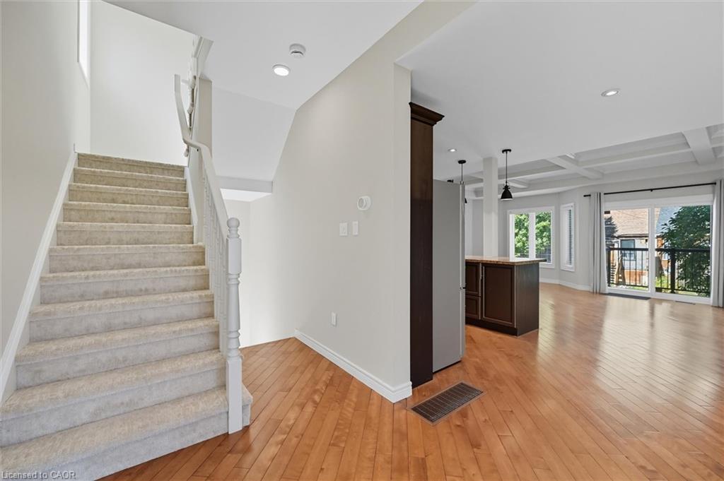 88 Wood Street E, Hamilton, ON - Indoor Photo Showing Other Room