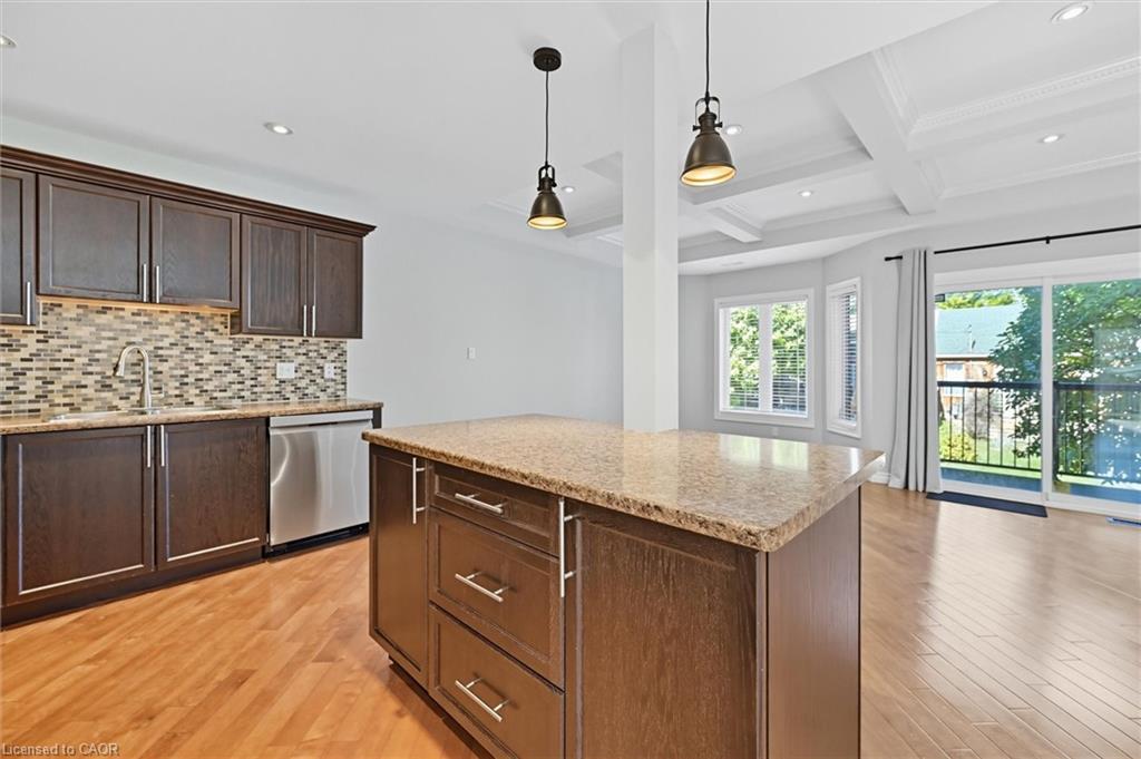 88 Wood Street E, Hamilton, ON - Indoor Photo Showing Kitchen With Upgraded Kitchen