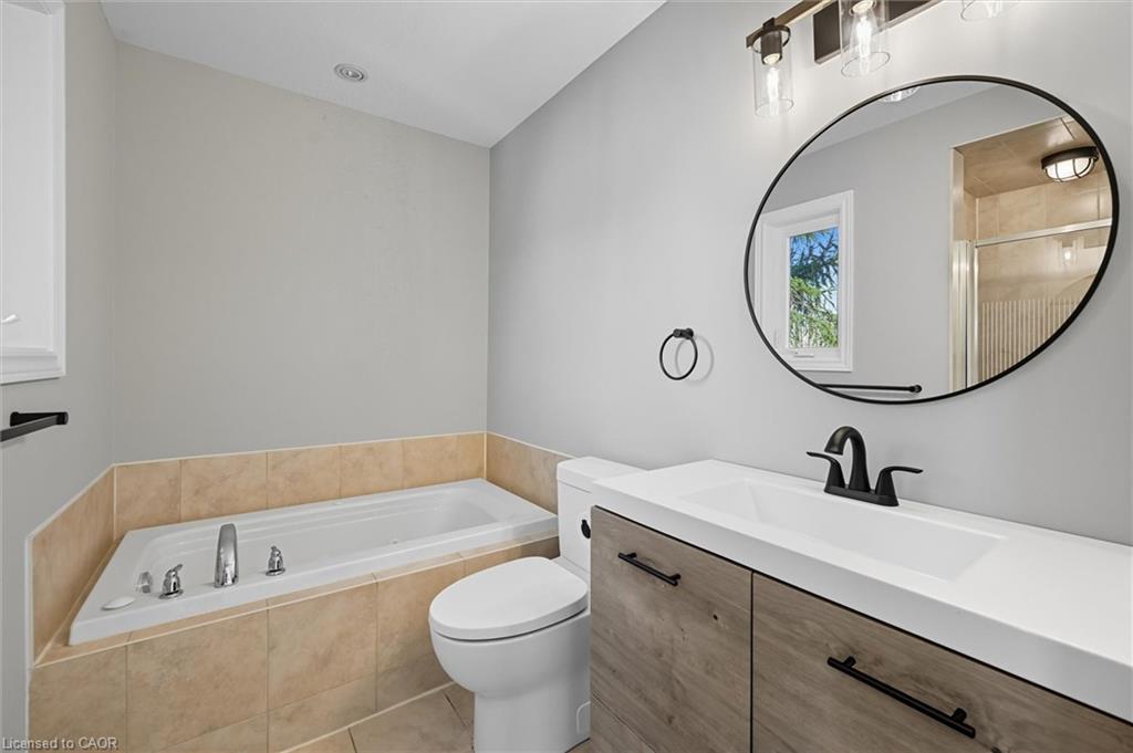 88 Wood Street E, Hamilton, ON - Indoor Photo Showing Bathroom