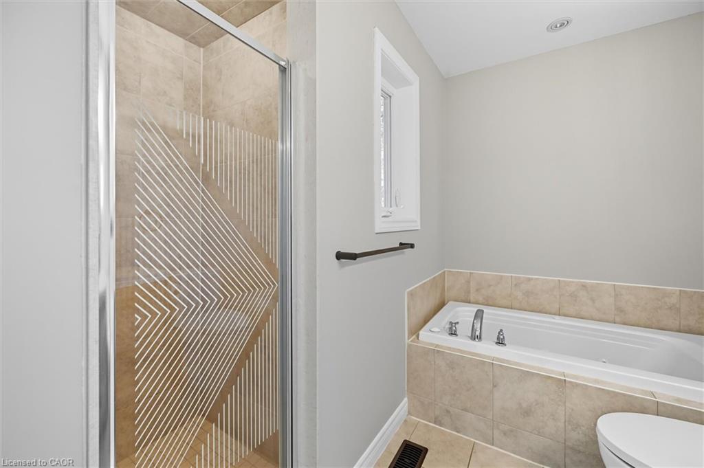 88 Wood Street E, Hamilton, ON - Indoor Photo Showing Bathroom